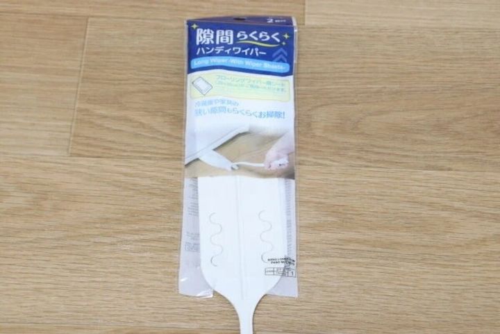 ダイソーの隙間らくらくハンディワイパーのパッケージ