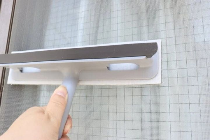 ダイソーの窓・網戸クリーナー 落ち落ちV