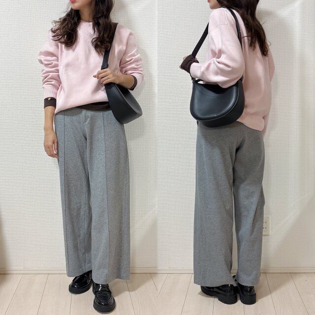 GUウォームスムースクルーネックTのピンクニットレイヤードコーデ