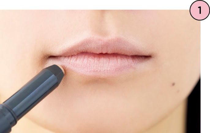 【1】コンシーラーで赤みをリセット