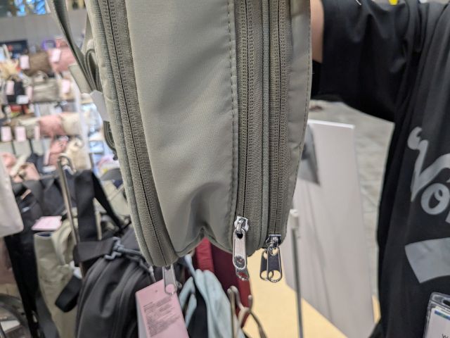 高撥水マザーズ圧縮ショルダーバッグのマチ