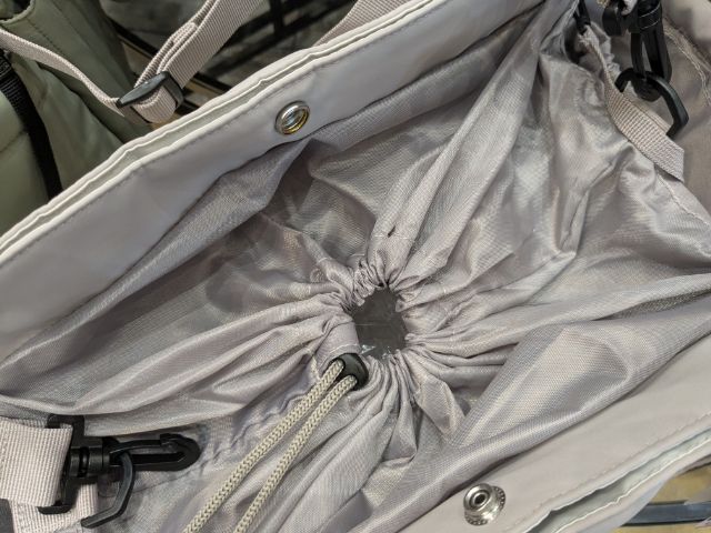 高撥水マザーズキルティングマルチアウトポケットトートの開口部ドローストリング部分