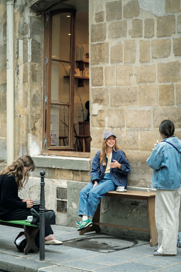 フランスでも大人気のaddidas、合わせやすくておしゃれなグリーンが正解！