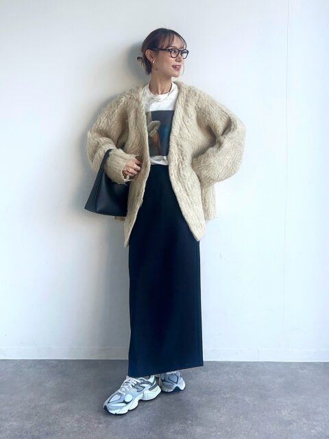 2026元旦大人女性スニーカー最旬モノトーンコーデ