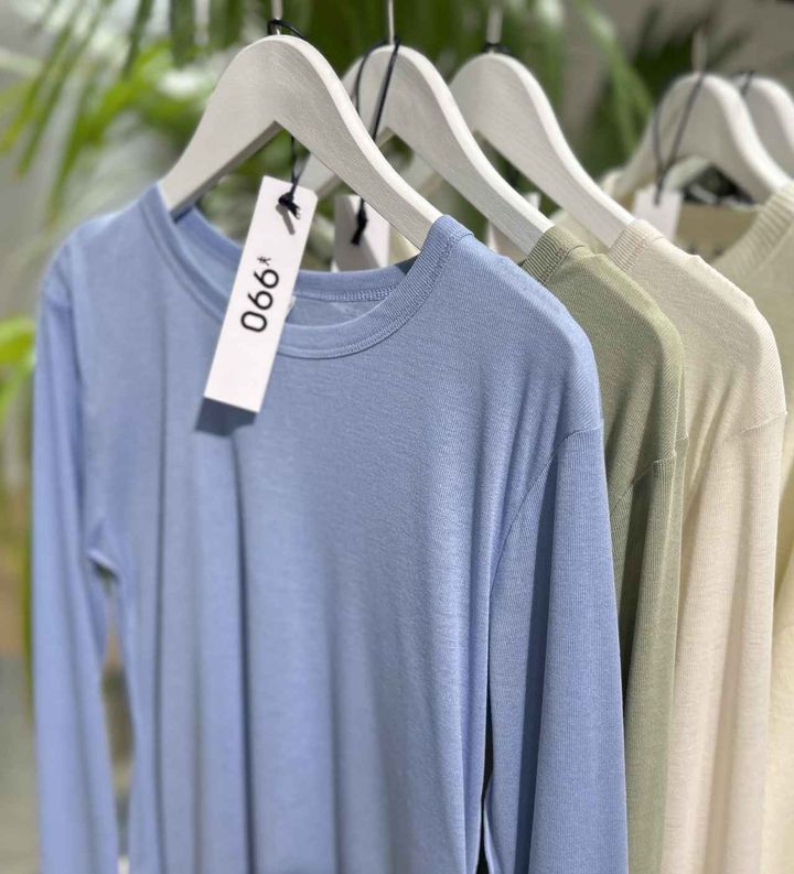 画像: 【GU】ソフトシアークルーネックT（長袖）※グリーンのみ2026年2月下旬発売予定各¥990 www.gu-global.com