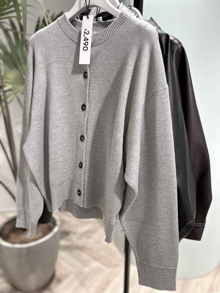 画像: 【GU】スウェットライクニットドルマンスリーブカーディガン¥2,490 www.gu-global.com