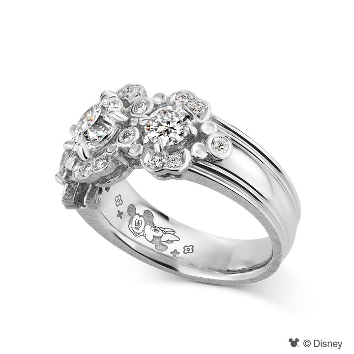 「ミッキーマウス」が浮かび上がる憧れのダイヤモンドをセットした婚約指輪 内側