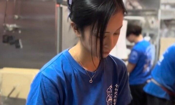 【写真・画像】沢尻エリカ似のラーメン店オーナー、熱狂的な外国人客に衝撃「私の生年月日のタトゥーが」 1枚目