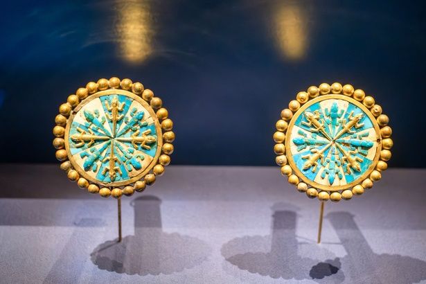 トカゲのモザイクの耳飾り(西暦100年-800年) ラルコ博物館所蔵 (c) MUSEO LARCO LIMA - PERU