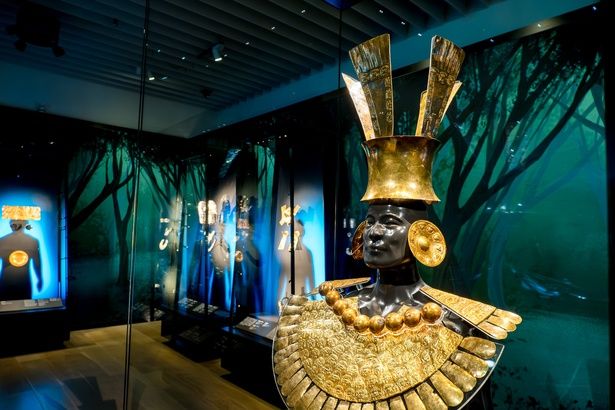 「祖先との出会い」展示風景 「CREVIAマチュピチュ展」会場 (c) NEON Group Limited. All Rights Reserved. / (c) MUSEO LARCO LIMA - PERU