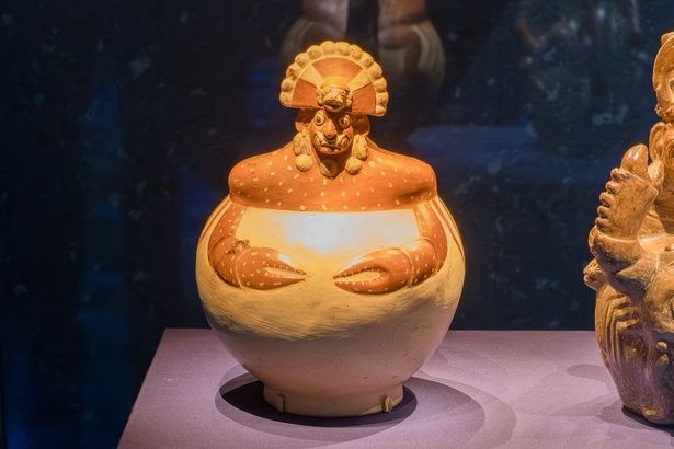 カニの姿をしたアイ・アパエック(西暦100-800年) ラルコ博物館所蔵 (c) MUSEO LARCO LIMA - PERU