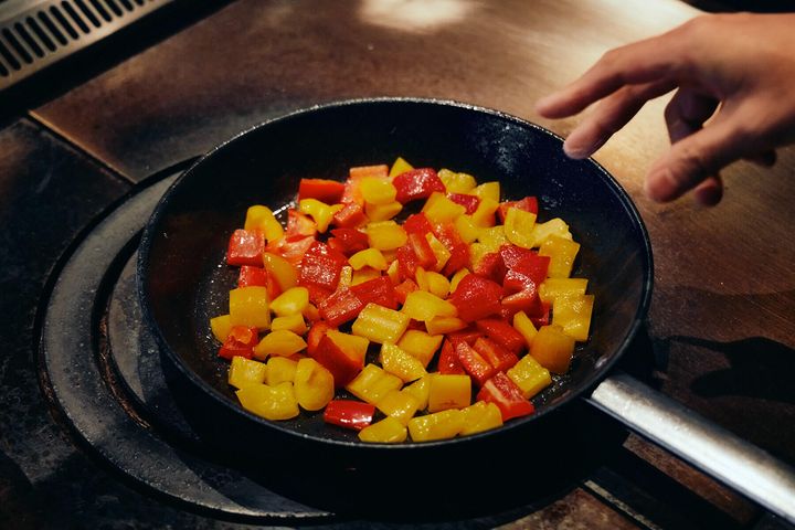 パプリカを炒める