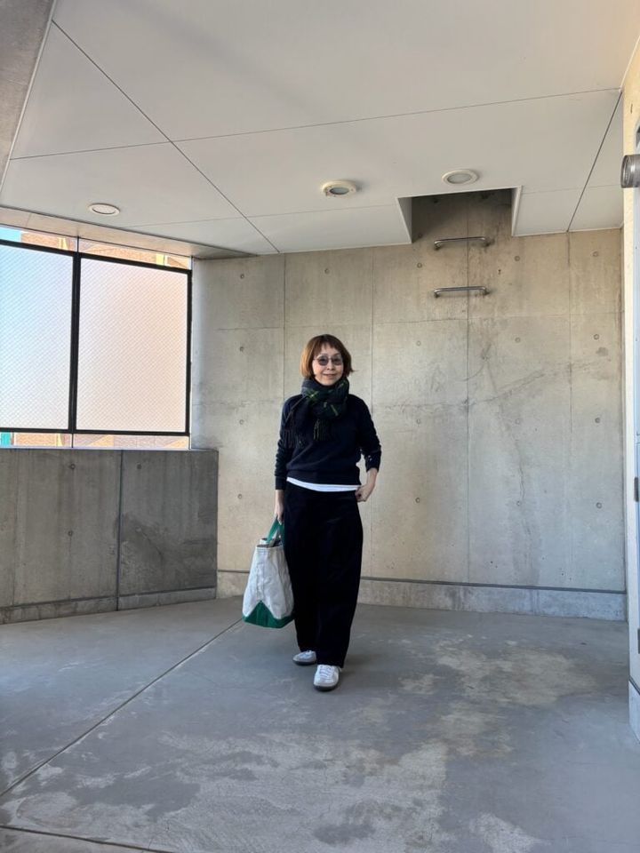 小西さん_コーデュロイカーブパンツ