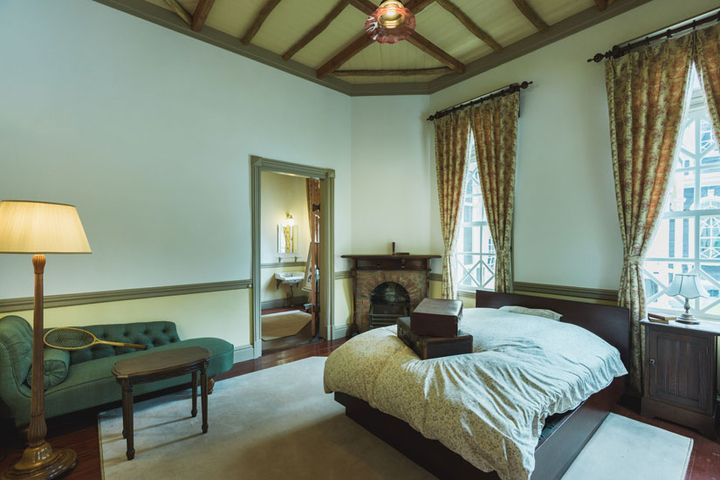 スイートルームを再現した部屋も公開。優美なしつらえに心ときめく