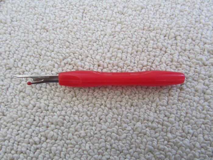 掃除機の回転ブラシに絡まった糸くずを