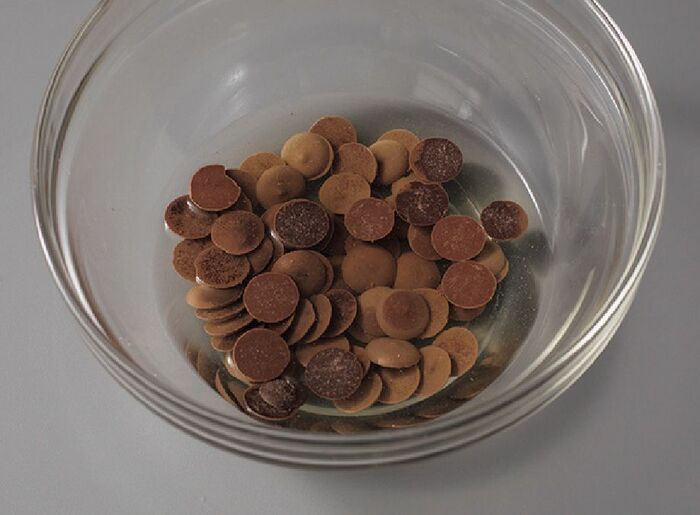 〈オイルなし〉ふわふわ「チョコレートシフォンケーキ」の作り方。濃厚なチョコレートの味と香りを楽しめますよ♪