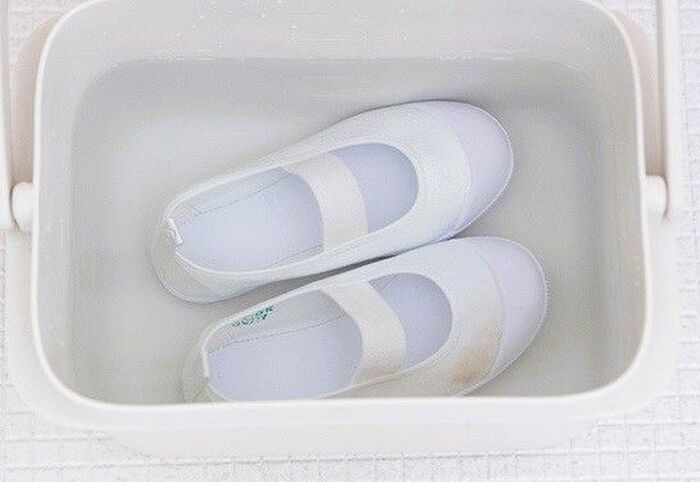 過炭酸ナトリウムを溶かしたお湯につけている最中の画像