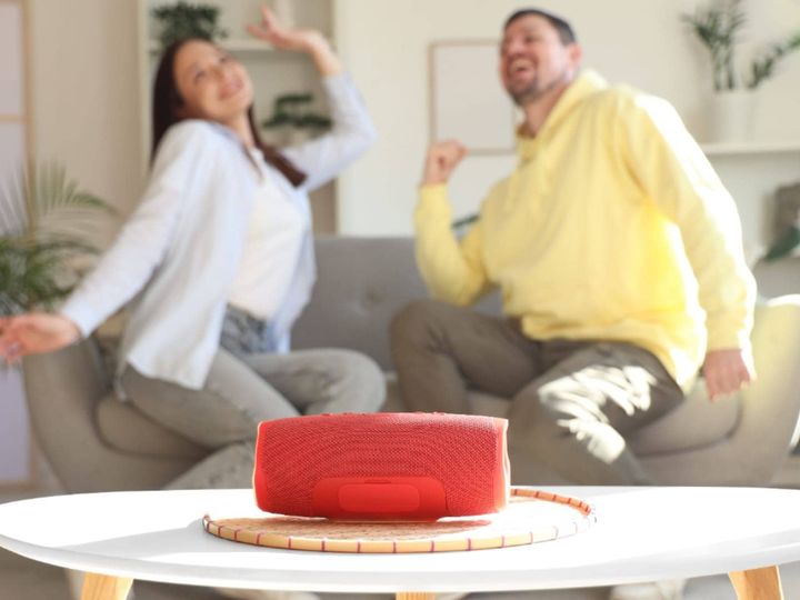 Ankerが2025年に最も愛された製品をまとめたランキングを発表しました。手軽な価格ながら期待を超える音質を実現し、長く愛用され続けているロングセラー製品を含む5選です。（サムネイル画像出典：Pixel-Shot / Shutterstock.com）