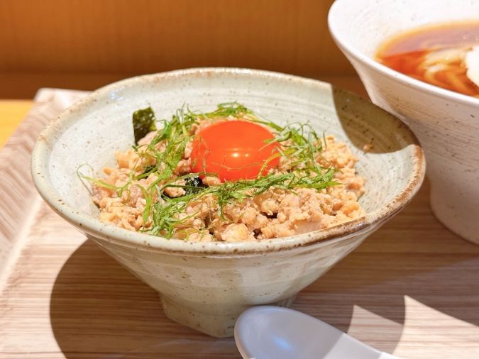萬田うどん 鶏そぼろ丼