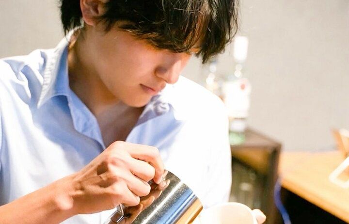 【写真・画像】“BTSテテ似と話題”イケメンすぎる三重県のカフェ店員、外国人ファンの増加を実感「すき家で…」 1枚目