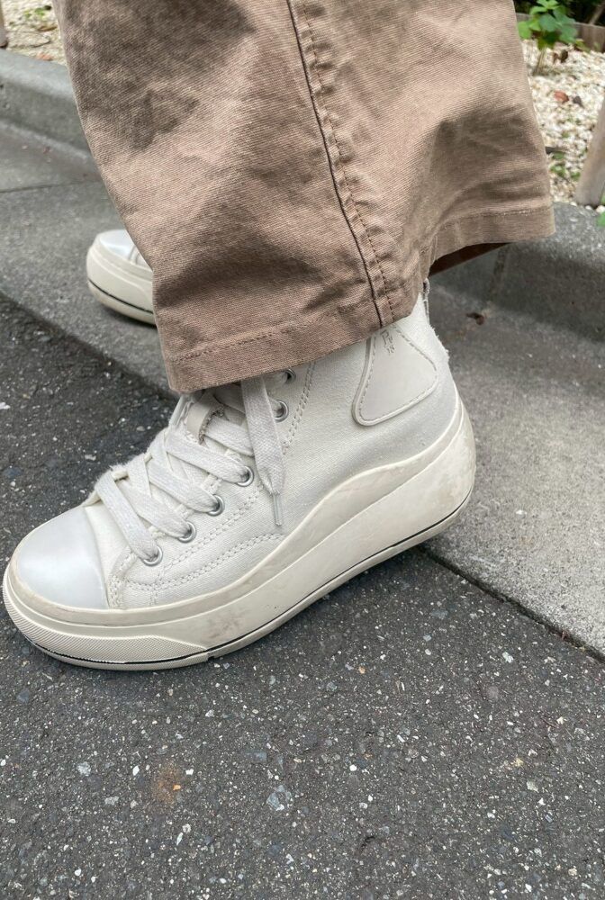 R13のスニーカー