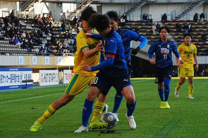 画像: 守備でも体を張った福島（中央右、写真：浅野凜太郎）