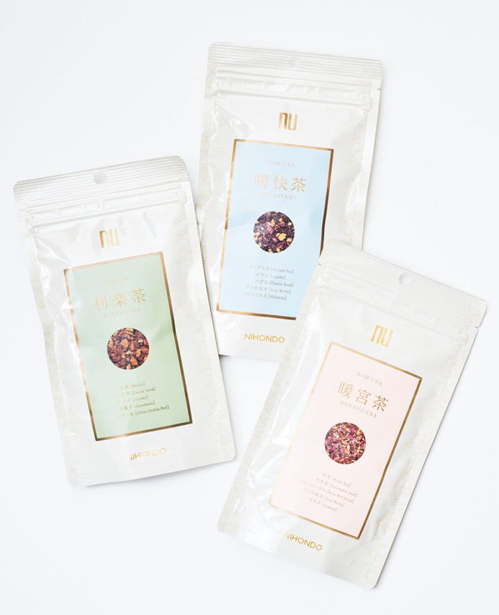 左から、健康バランスを整える「利楽茶」、うるおいが欲しいときにぴったりな「潤快茶」、じんわりほっとする「暖宮茶」（各12包入り各¥1,188 ）
