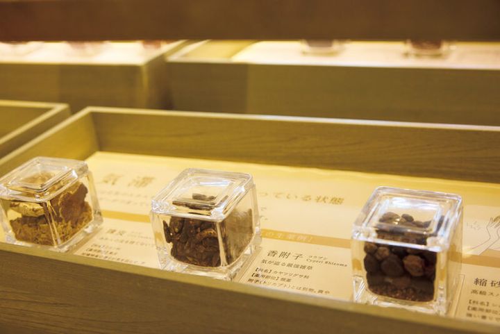 一部にQRコードがあり、読み取ると詳細な効能などを知ることができます。