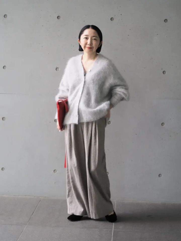 【50代のスナップ集】「無難に見える」を回避するには？ 挿し色コーデ6選