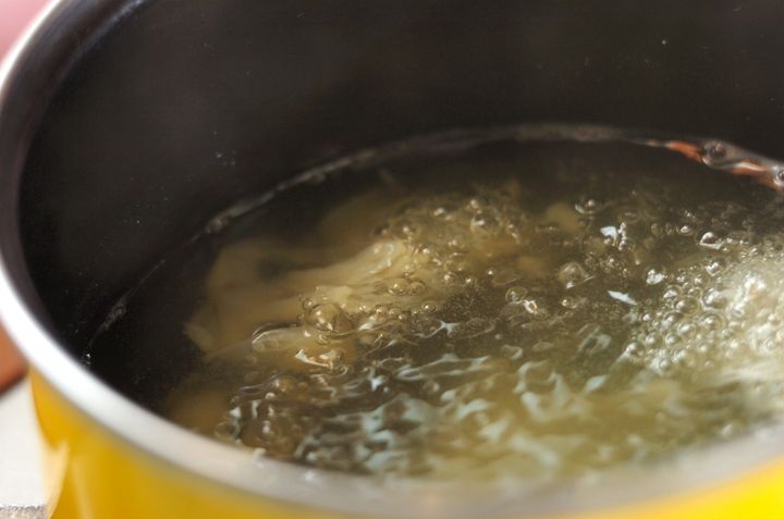 ユリネと油揚げのみそ汁の作り方1