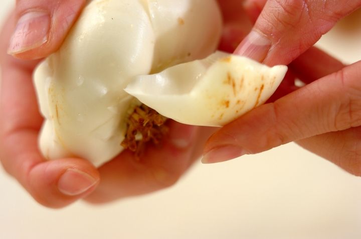 ユリネと油揚げのみそ汁の下準備1