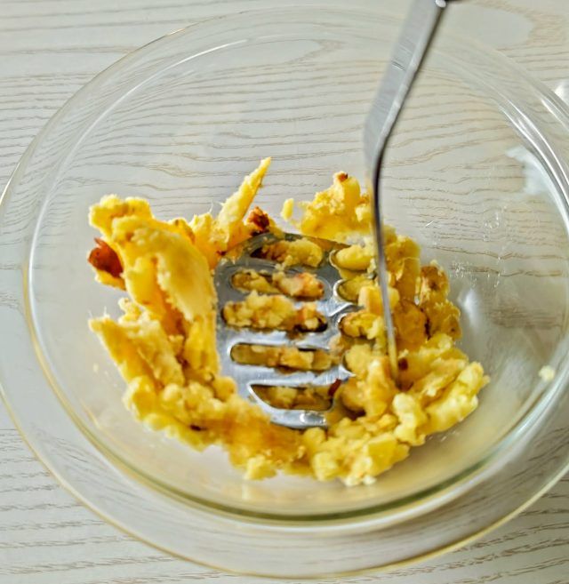 焼き芋をつぶす