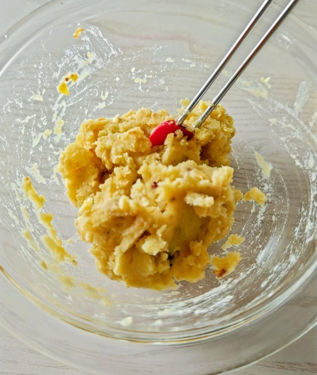 ボウルに栗を加える