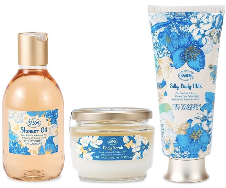 〈左から〉シャワーオイル ワンダーズ 300ml ￥3,740 ボディスクラブ ワンダーズ 320g ￥4,730 シルキーボディミルク ワンダーズ 200ml ￥5,500（すべて2026年1月8日発売）