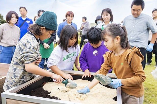 コンポストに米ぬかを加えて、作業完了！
