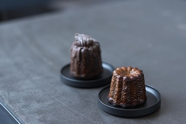 米粉を使った看板スイーツのカヌレ(350円)。2月限定のチョコレートカヌレ(400円)