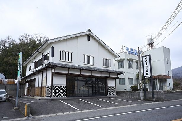 店先を通る国号165号は奈良と三重を結ぶ幹線道路。ドライブの休憩スポットとしても人気