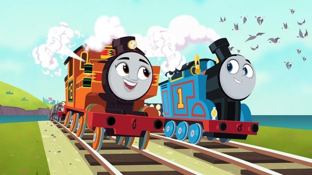 メインビジュアル。青い空の下、緑の丘を走るトーマスとニア。春らしい爽やかな一枚