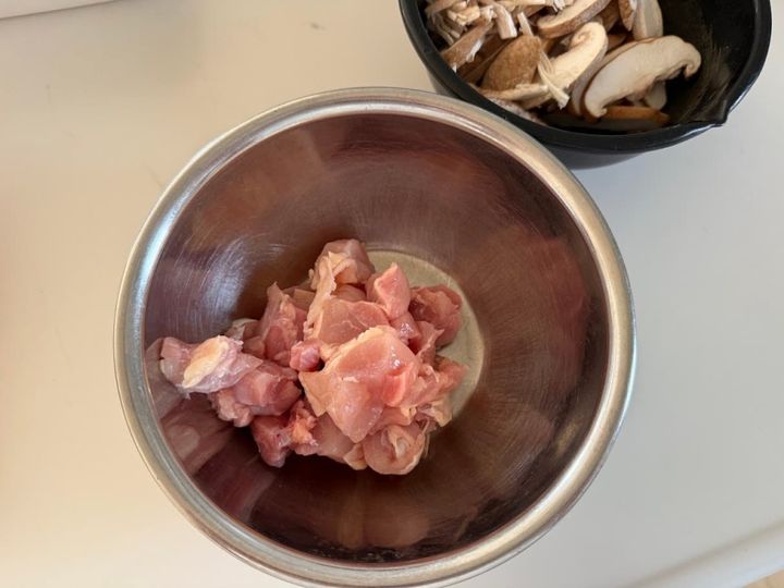 下味を揉みこむ