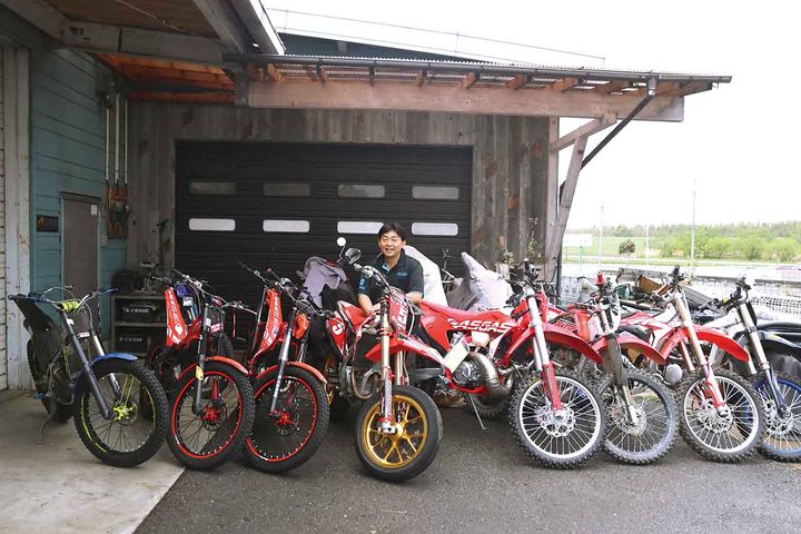 林道でパンクしてしまったら…!? 作業が楽で時短可能なパンク修理法！