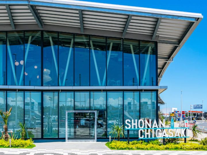 All About ニュース編集部が全国250人を対象に実施した「カップルで行きたい道の駅に関するアンケート」の調査結果から、カップルで行きたいと思う「神奈川県の道の駅」ランキングを発表！ 2位「湘南ちがさき」を抑えた1位は？