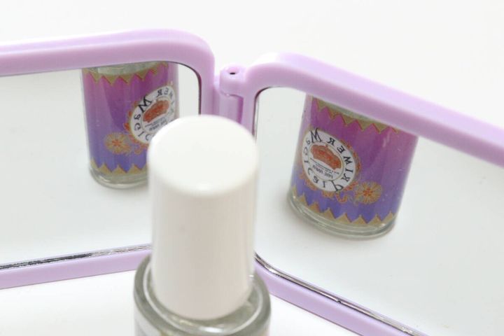 持ち運べるコンパクトミラー 拡大鏡付き