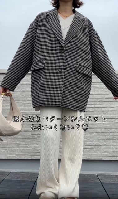 コージーメルトンチェックハーフコートを着たコーデ