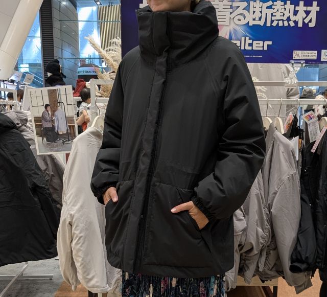 XShelter 断熱a レディース防水ウォームアウターを着用したコーデ