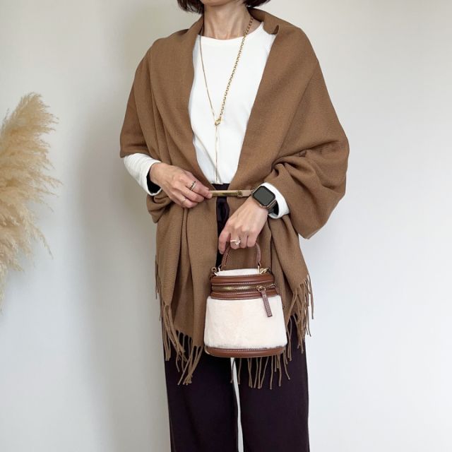 白の超極暖ヒートテッククルーネックTを着たコーデ