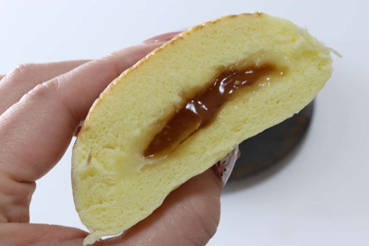 森永製菓監修 バター香るホットケーキまん ファミリーマート 断面