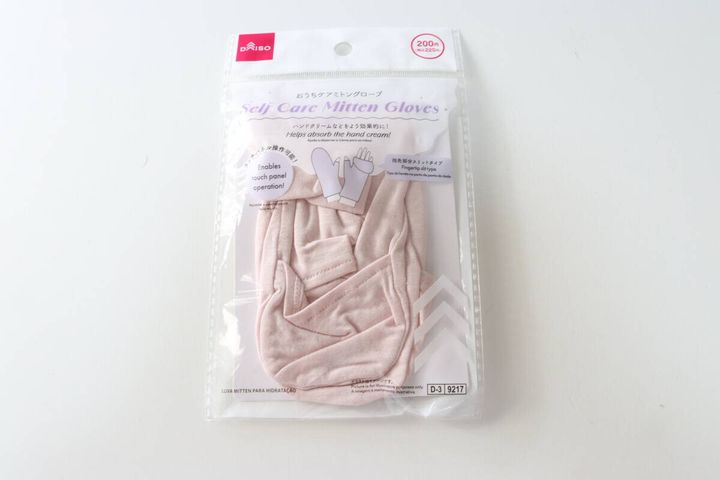 ダイソーのおうちケアミトングローブのパッケージ