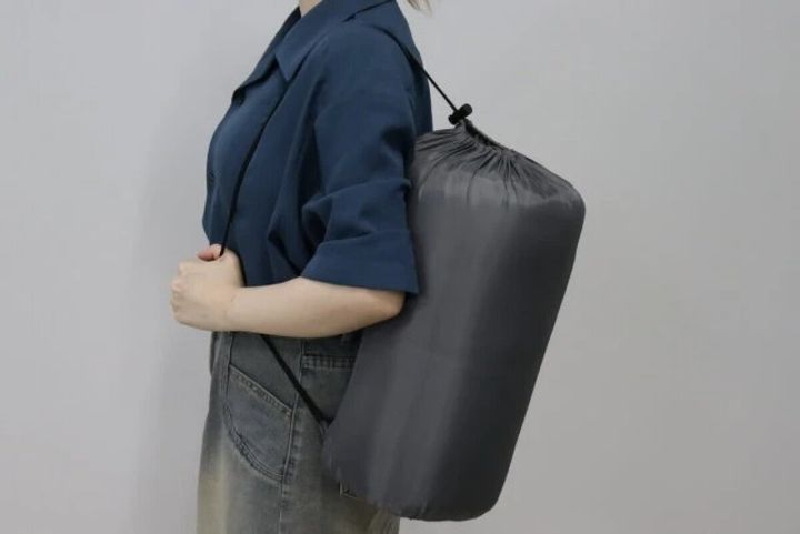 ダイソーの封筒型シュラフはコンパクトに収納できる