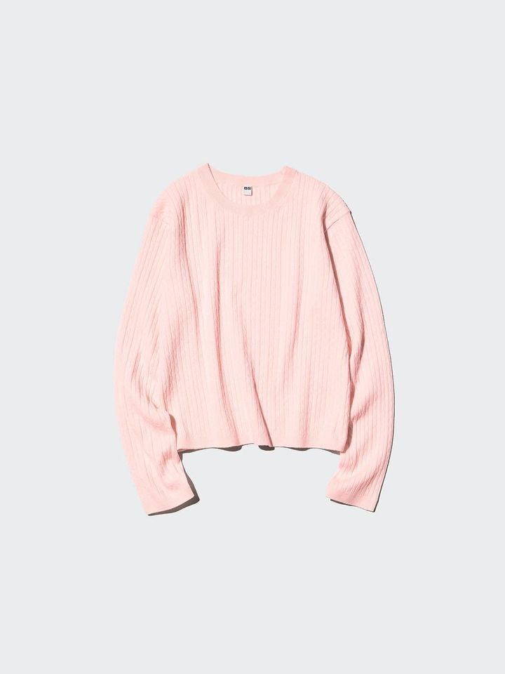 ユニクロのミニケーブルクルーネックセーター