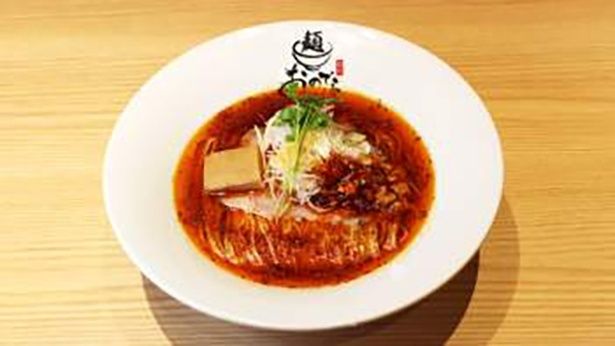 旨辛ラーメン(1080円)(燻チャーシュー1枚、ネギ、メンマ、セロリ)